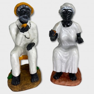 Esculturas casal de Pretos Velhos sentados 15 cm em resina
