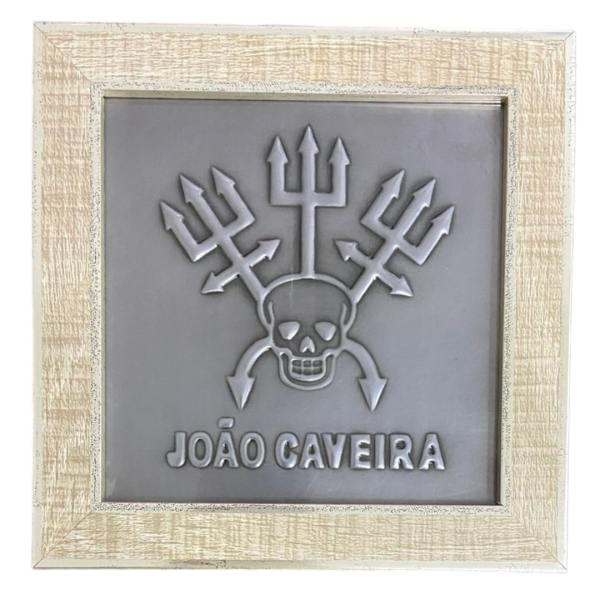 Quadro Exú João Caveira Madeira Carvalho e Metal 17 x 17 cm Quadro Exú João Caveira Madeira Carvalho e Metal 17 x 17 cm