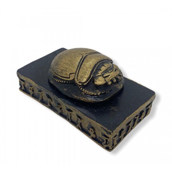 Escultura Egipcia Escaravelho Preto e Dourado 8cm Resina